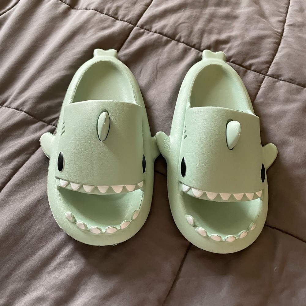 Sharks slippers, green, size EU 38-39, size US 7,5, worn once, very fun